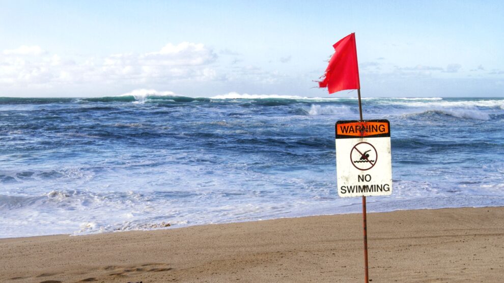 Hawaii Water Contamination: Visitors Swimming in Polluted Waters