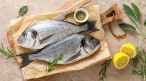 9 benefits of fish and how to eat it with recipes