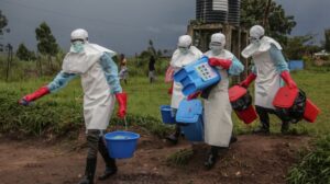Ebola crisis misinformation fuels fear near epicenter