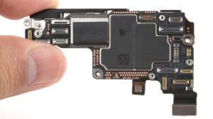 Apple Faces LPDDR5X SOCAMM2 Shift Amid Margin Squeeze
